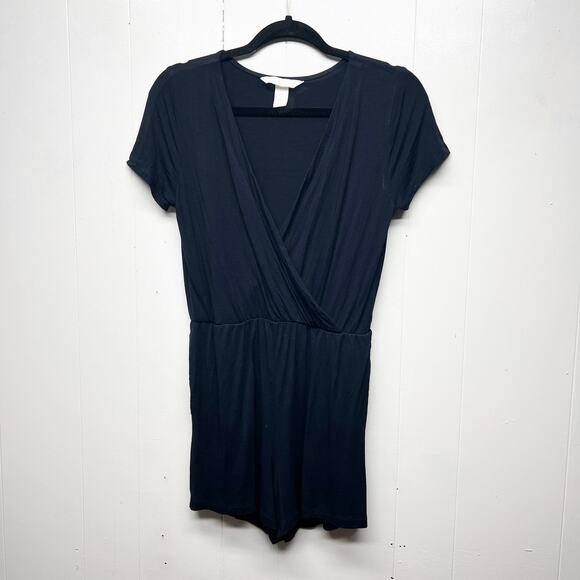 H&M Basics Short Sleeve Cross Over Black Romper Women's Size Small Stretch - Picture 1 of 13